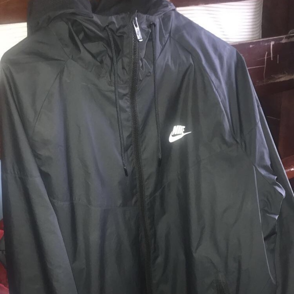 Black nike windbreaker